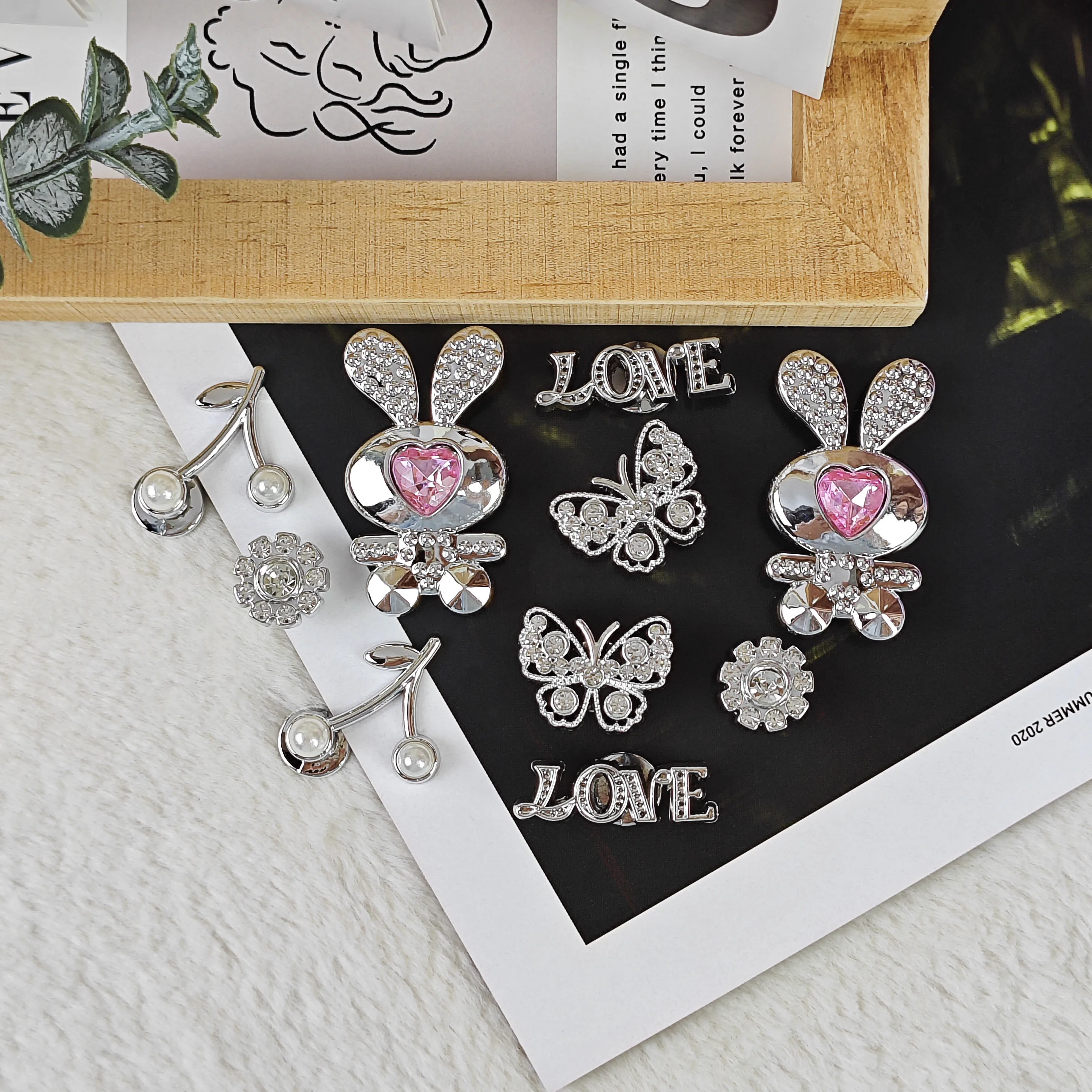 10Pcs DIY Shoe Decoration Charms Shiny Rabbit, Letter, Butterfly, Cherry, Flower Decorative Charms Non-Metal Lightweight Material Y2K Fashion Versatile Cute Personalized for Men and Women Suitable for Eva Beach Shoes, Sandals, Removable Shoe Decoration, Holiday Gift