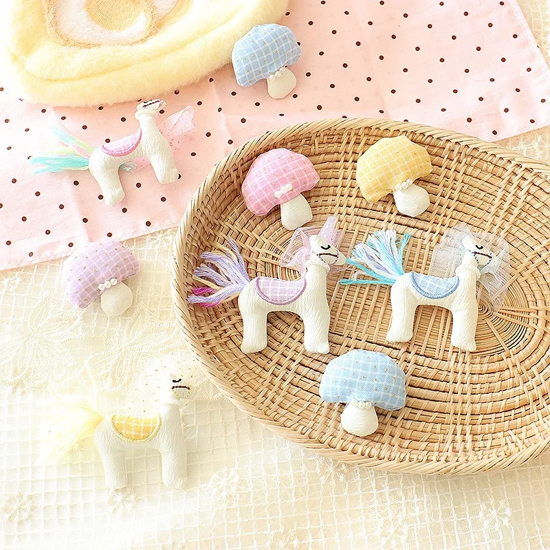 Korean Style Fabric Pony Brooch Handmade Pearl Mushroom Creative Pin For Clothing Trim Headwear Adorable Daily Party Use Gift