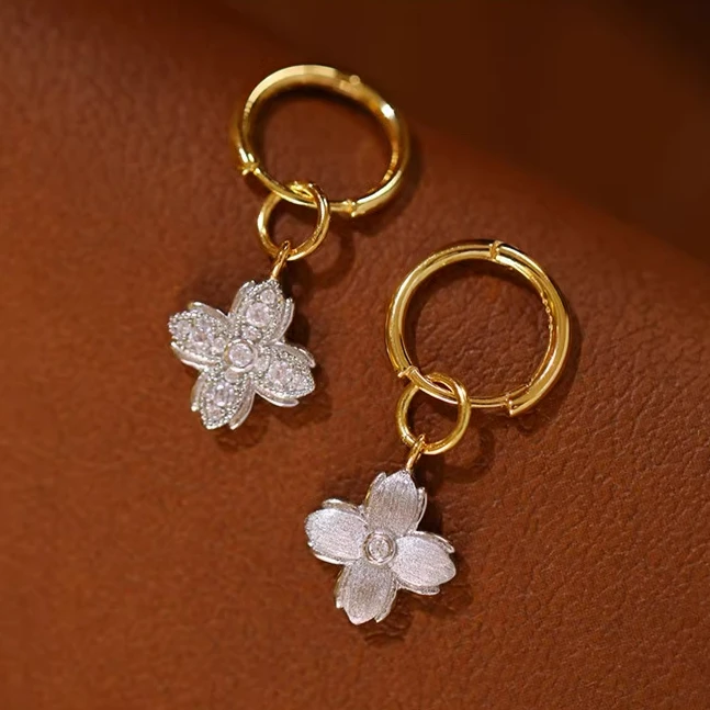 

"Good Persimmon Lianlian" Retro Court Design Niche High-end Four-leaf Clover Brushed Sterling Silver Earrings