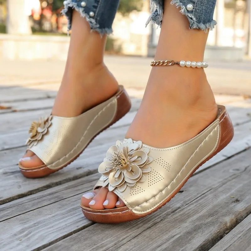 

Women Slippers Casual Wedges Shoes Women Elegant Low Platform Slippers Fashion beach Slides Women Summer Soft Heels Sandals