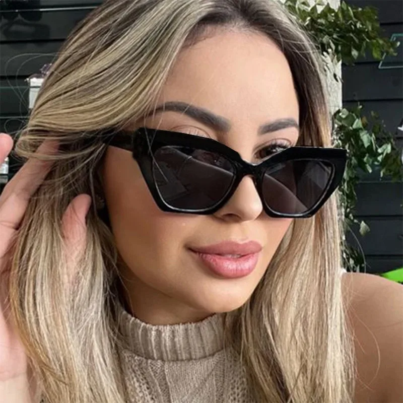 Vintage Cay Eye Wom…