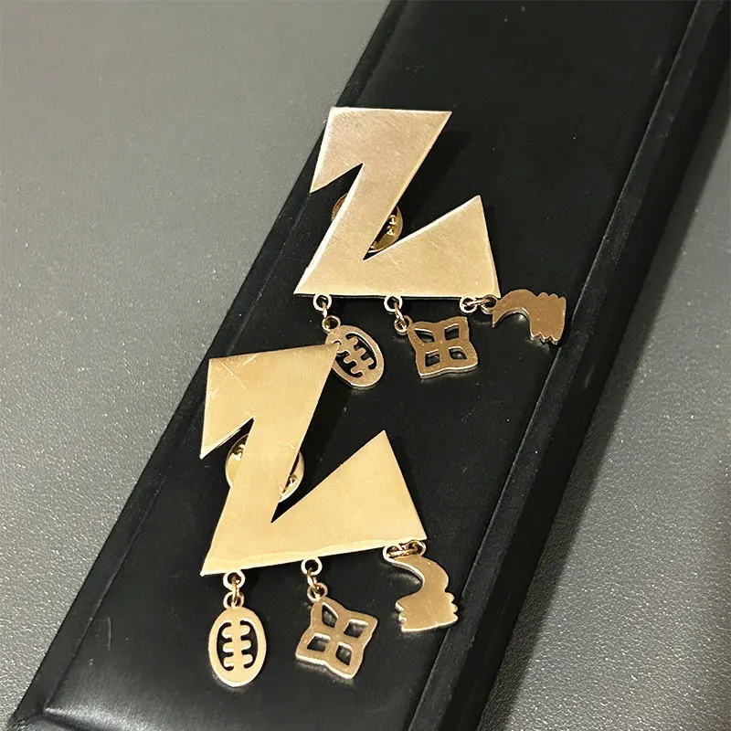 

Брошь с индивидуальным логотипом, персонализированная брошь с логотипом компании для сотрудников, с подвеской, металлический значок из нержавеющей стали, поддержка дизайна по чертежам