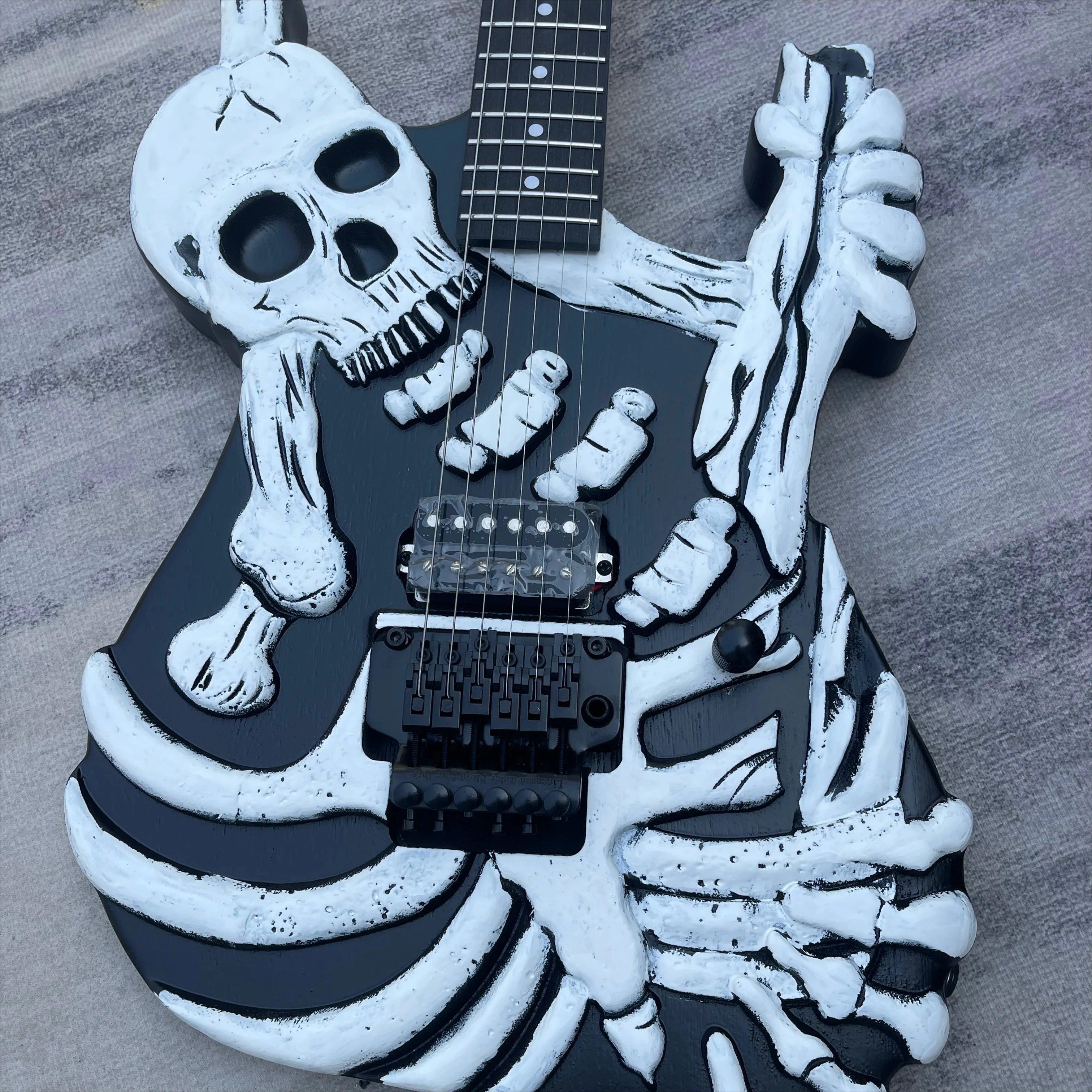 NEW Black 3D Skull Skeleton Custom Shape Electric Guitar HH Pickups Floating Tremolo System Rock Guitar Delivery Included