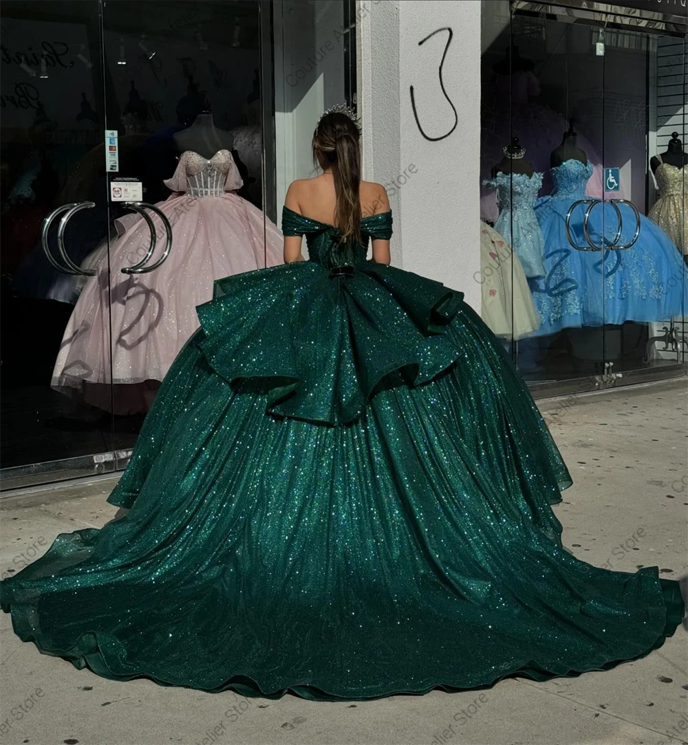 Schulterfreies smaragdgrünes Quinceanera-Kleid mit Perlen, Kristallrüschen, Glitzer-Ballkleid, Mexiko, Vestidos de 15, individuell gestaltet