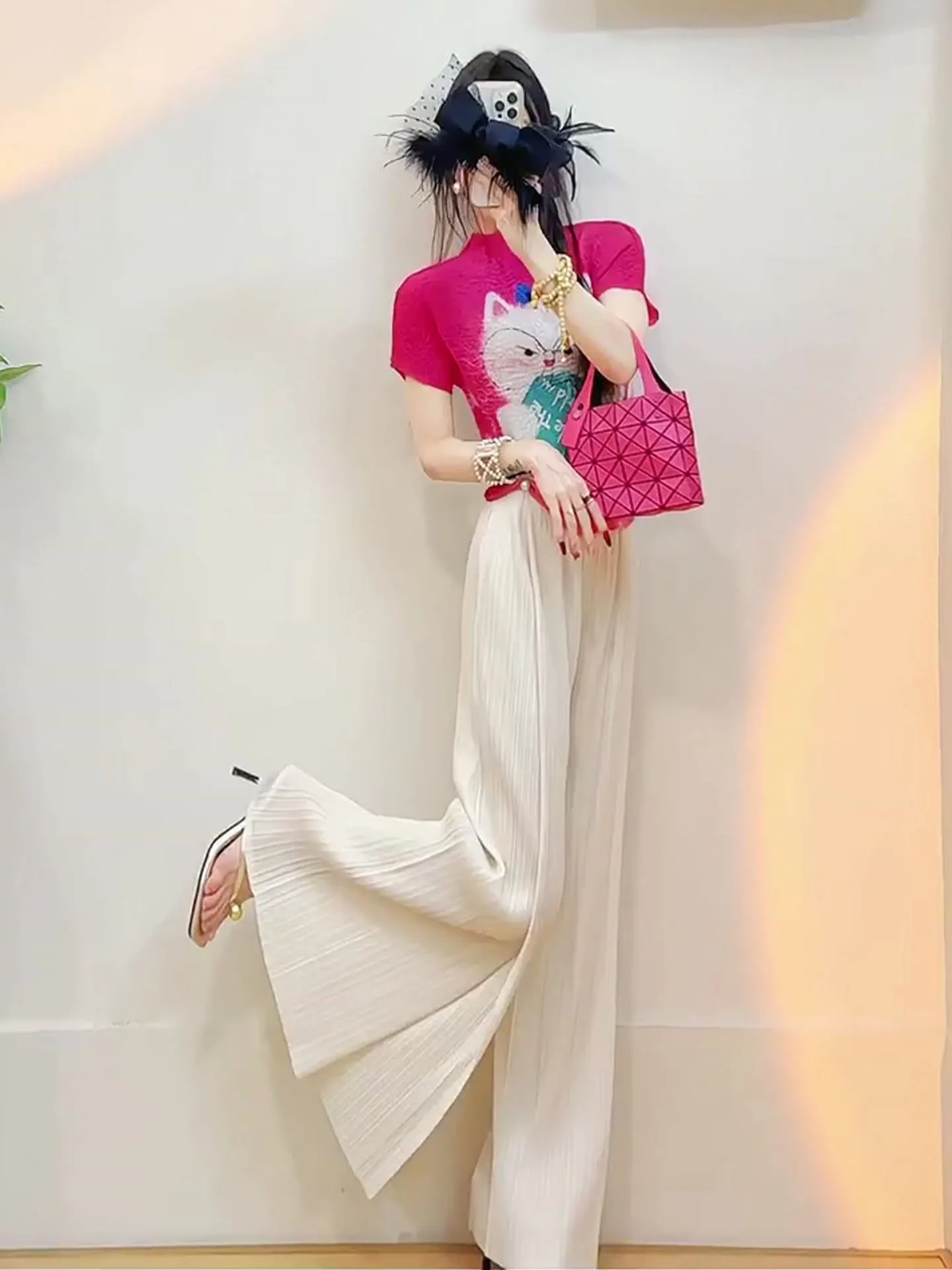 

Stunning Summer Patterned Top And White Pants Crease Women's Fashion Set Beautiful Polyester Two-Piece round Neck Short S...