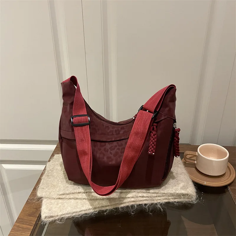 

New Fashion Leopard Print Crossbody Bag Women Large Capacity Hobo Shoulder Bag Lightweight Casual and Versatile Storage Bags