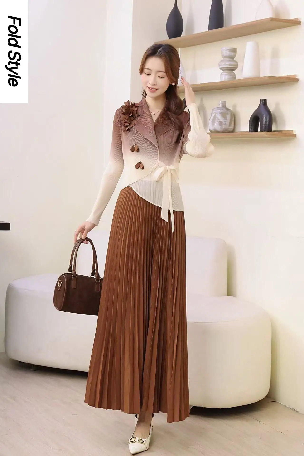 

2025 Autumn and Winter New Dress Miyake Suit Collar Fashion Gradual Change Color Ordering Temperament Waist Thin Women's Dress