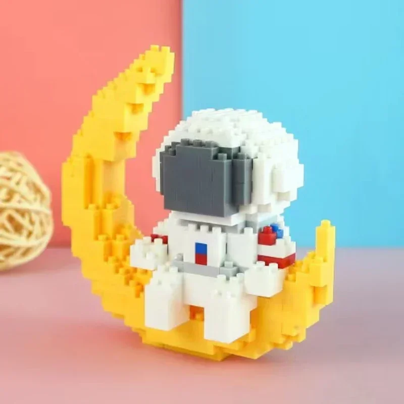 Cute Astronaut Building Block Puzzle Set Toy Moon Love Astronaut Boy Festival Gift