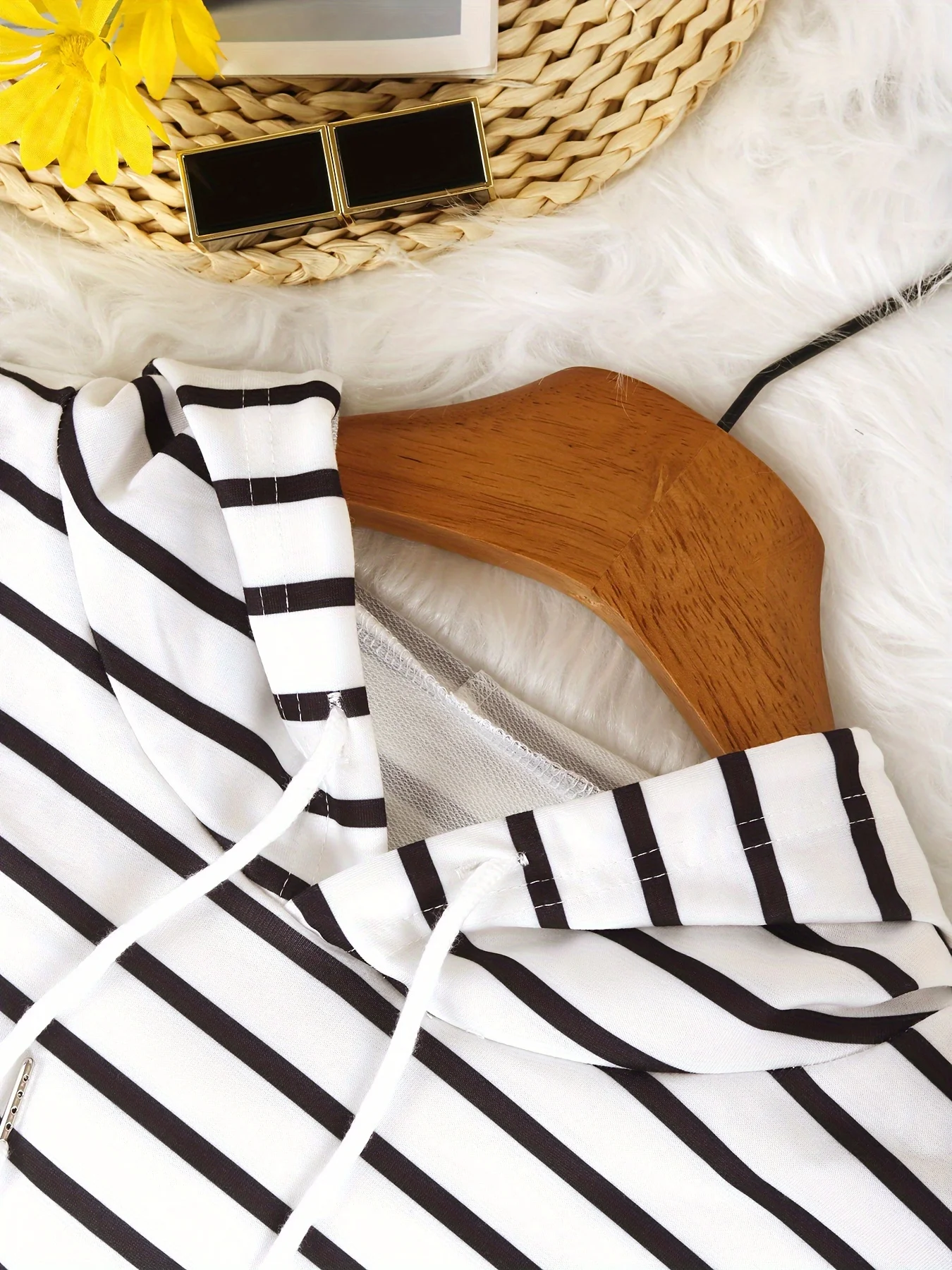 Moletom feminino listrado plus size, casual, manga comprida, pulôver leve e confortável, perfeito para camadas ou uso solo