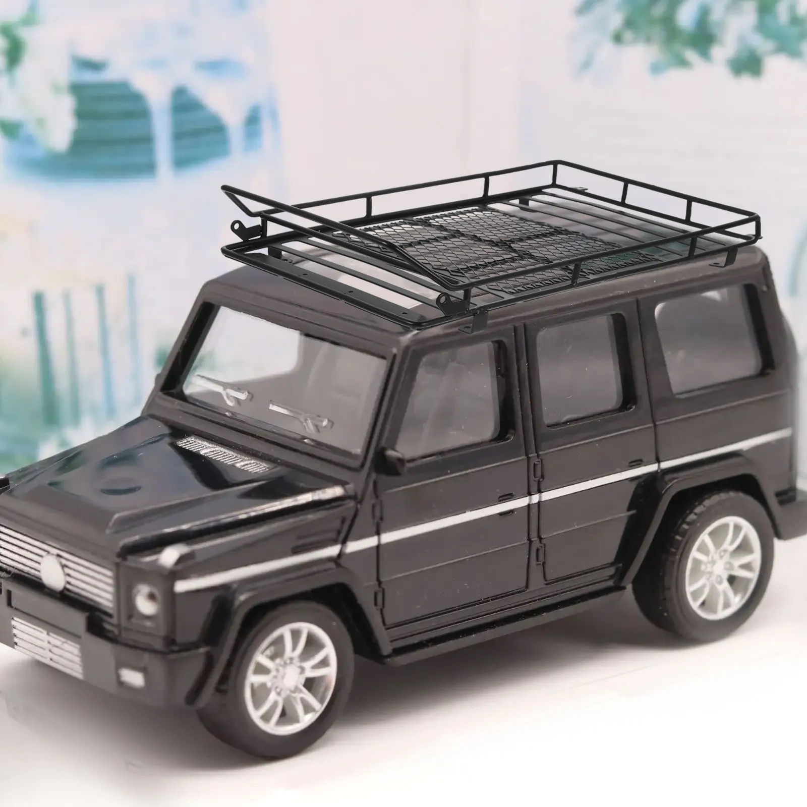 

Усиленный багажник-полка на крышу автомобиля для моделей краулеров масштаба 1:10, разработанный для реалистичной имитации внедорожного вождения