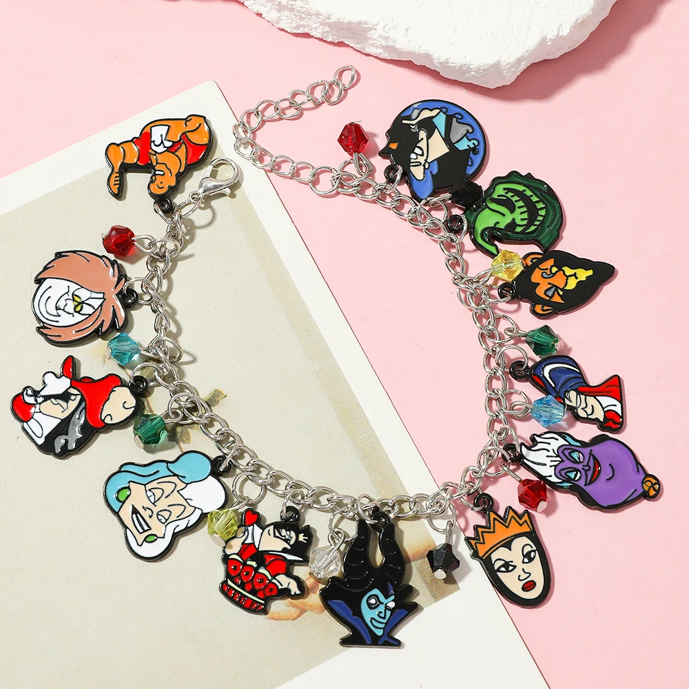 Pulsera esmaltada de Maléfica de Disney, joyería gótica con colgante de Metal para fanáticos de hombres y mujeres
