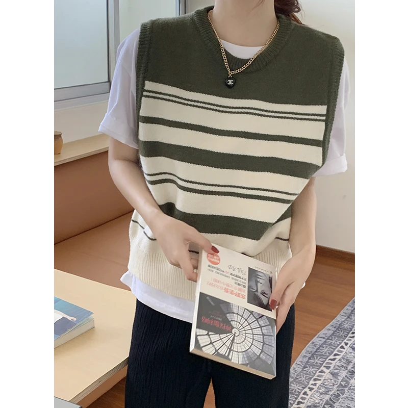 Spring new spot ~ Korean version fashionable temperament all stripes simple round neck knitted vest women