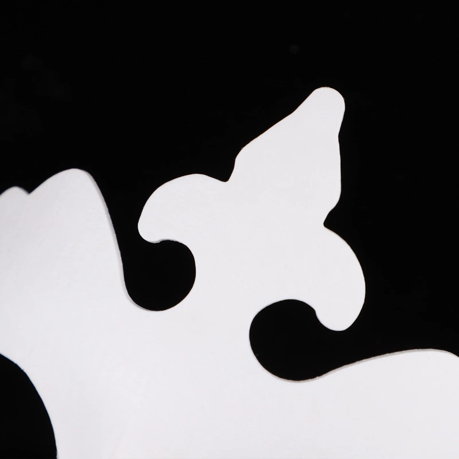 6Pcs Paper Pulp DIY Mask Unfinished Craft Kit for Painting Kids Parent Child Bonding Activity Party Favors Holiday Decorations