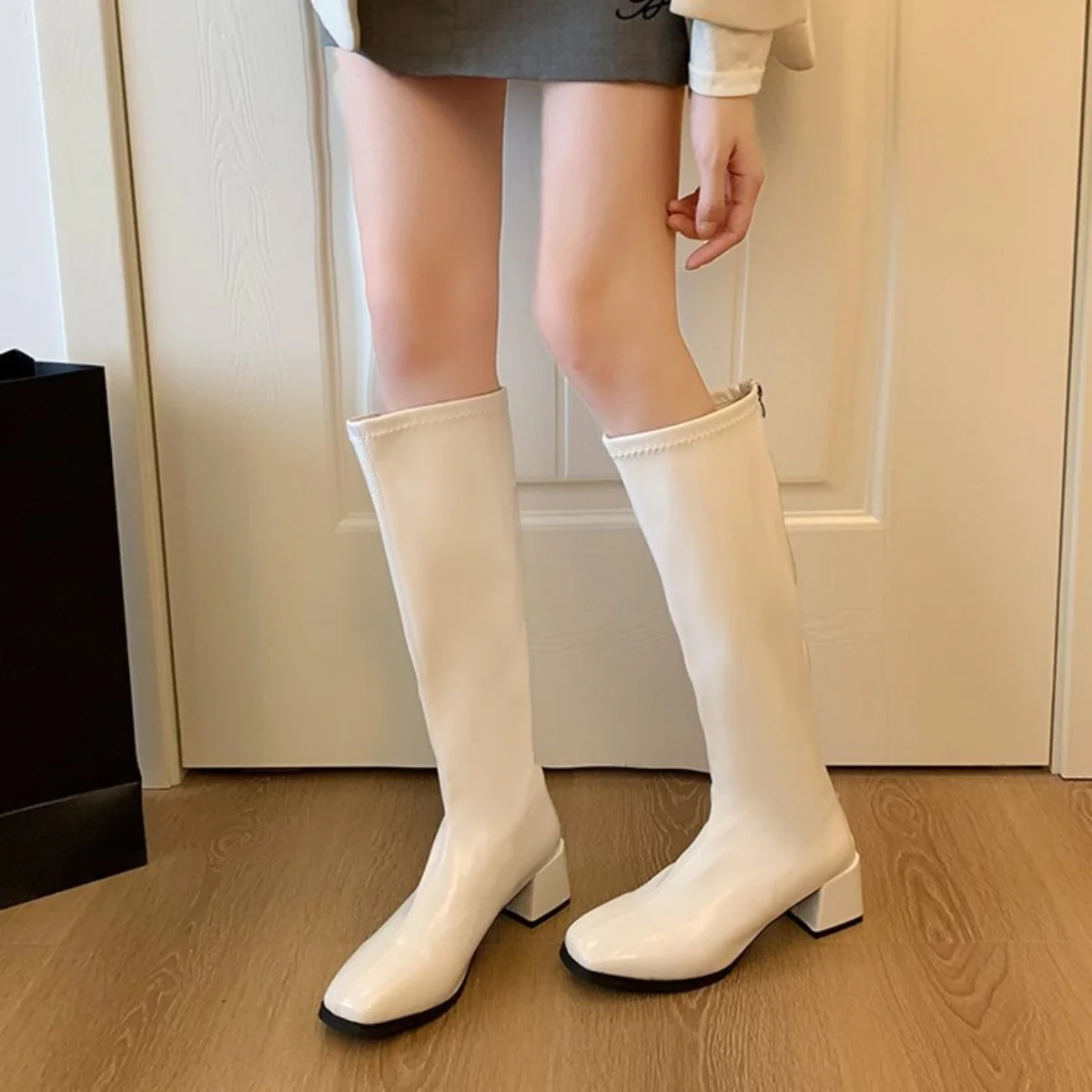 

2025 New cross-border trade large-sized fashionable, trendy, versatile and durable side zipper boots