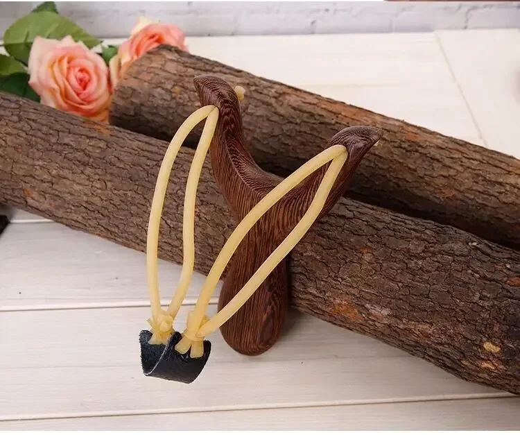 1PCS NEW Chinese Retro Chicken Winged Wood Slingshot Redwood Wood Handle Athletic Outdoor Slingshot Tool view 3