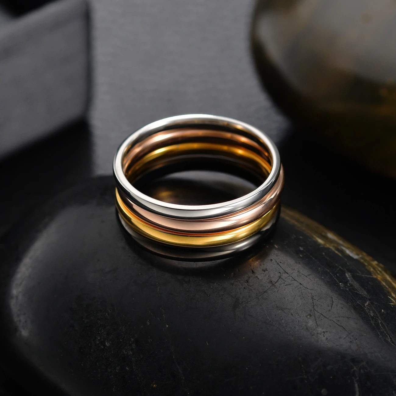 Fashion Simple Smooth 2mm Ring Gold Color Stainless Steel Wedding Rings For Women Men Couple Engagement Jewelry Gifts Wholesale