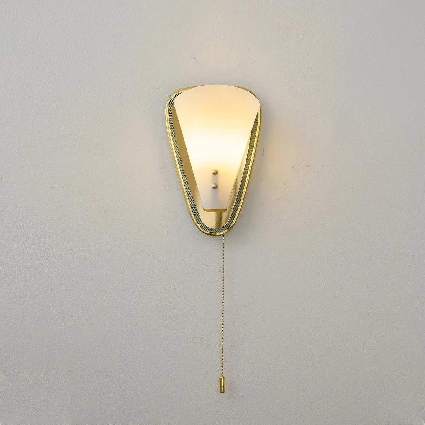 French Vintage Wall Lamp Bedroom Bedside Wall Lamp Living Room Feature Wall Lamp with Zipper Switch Retro Home Decor
