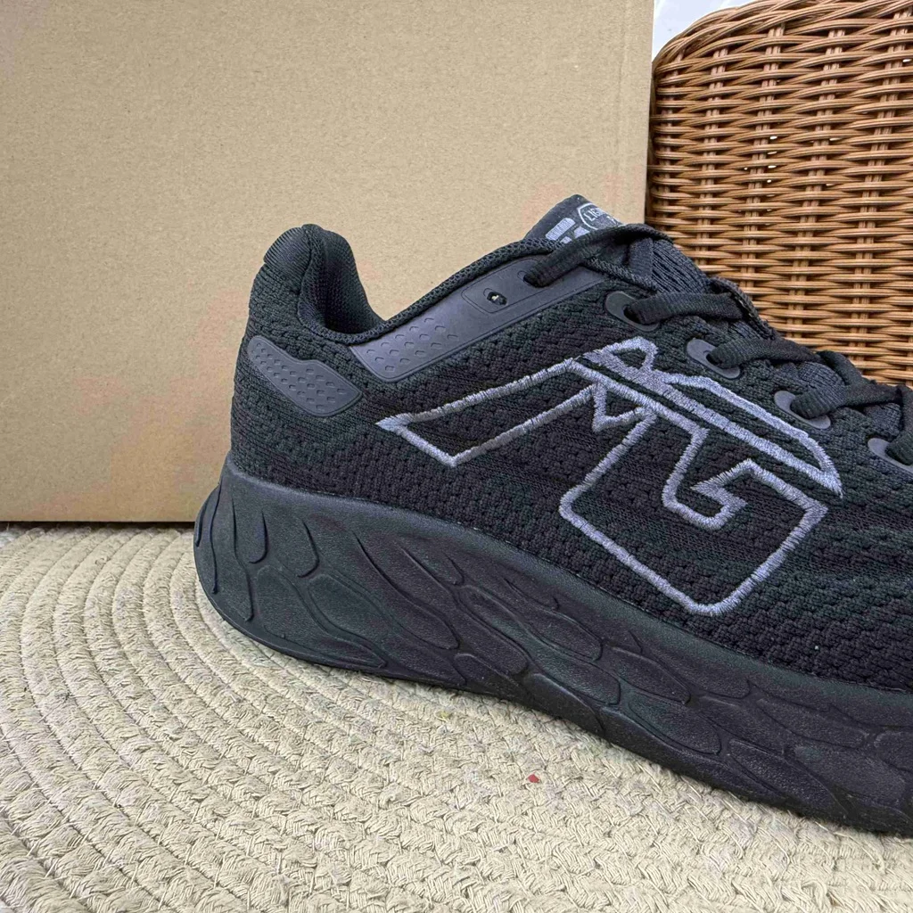 Red Carbon Plate Men's Running Shoes This Lucky Year Non-slip Sneakers Breathable Mesh Shock-absorbing Soft Sole