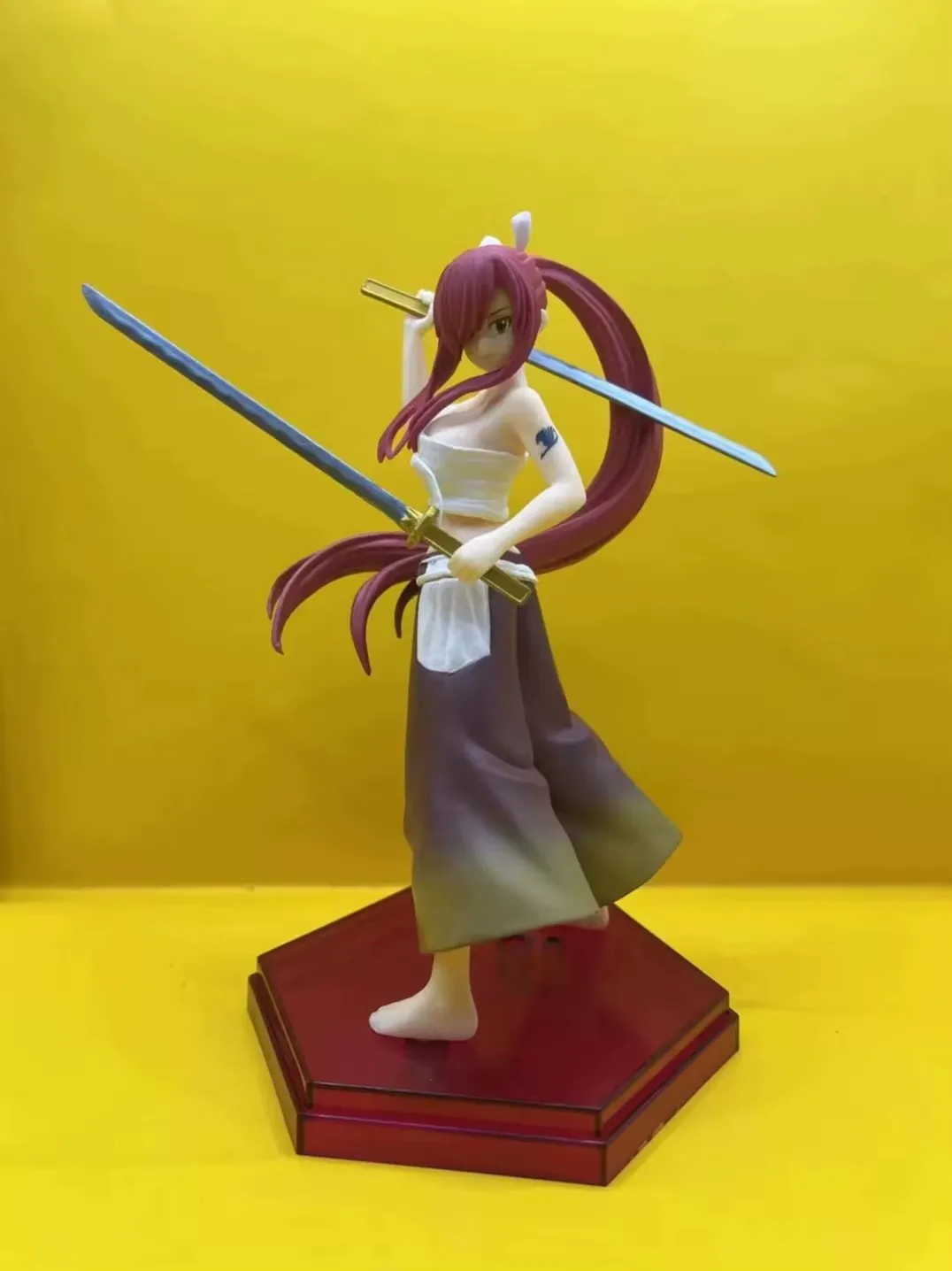 페어리 테일 새로운 피규어 루시 Heartfilia Erza 스칼렛 섹시한 소녀 17cm PVC 액션 피규어 아민 선물 Collectible Figurine