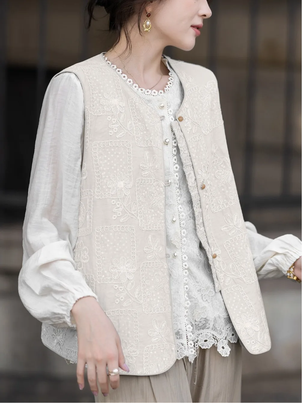 

Женский круглый жилет с вышивкой Ne, повседневный жилет с асимметричным подолом, свободный крой, обычный тонкий осенний Новое поступление