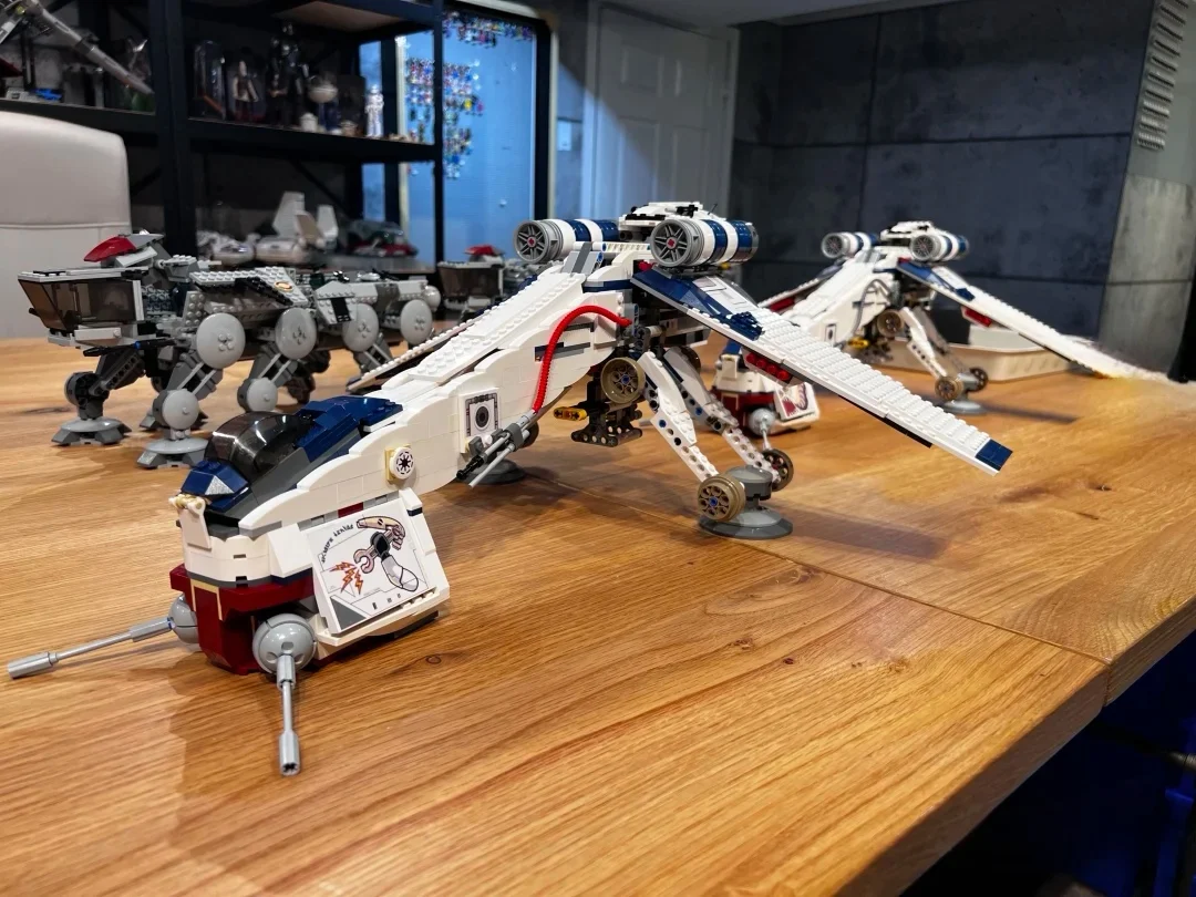 

IN STOCK1788pcs AT-OT Dropiship Starifighter Space 05053 Model Building Blocks Toy Compatible With Brick