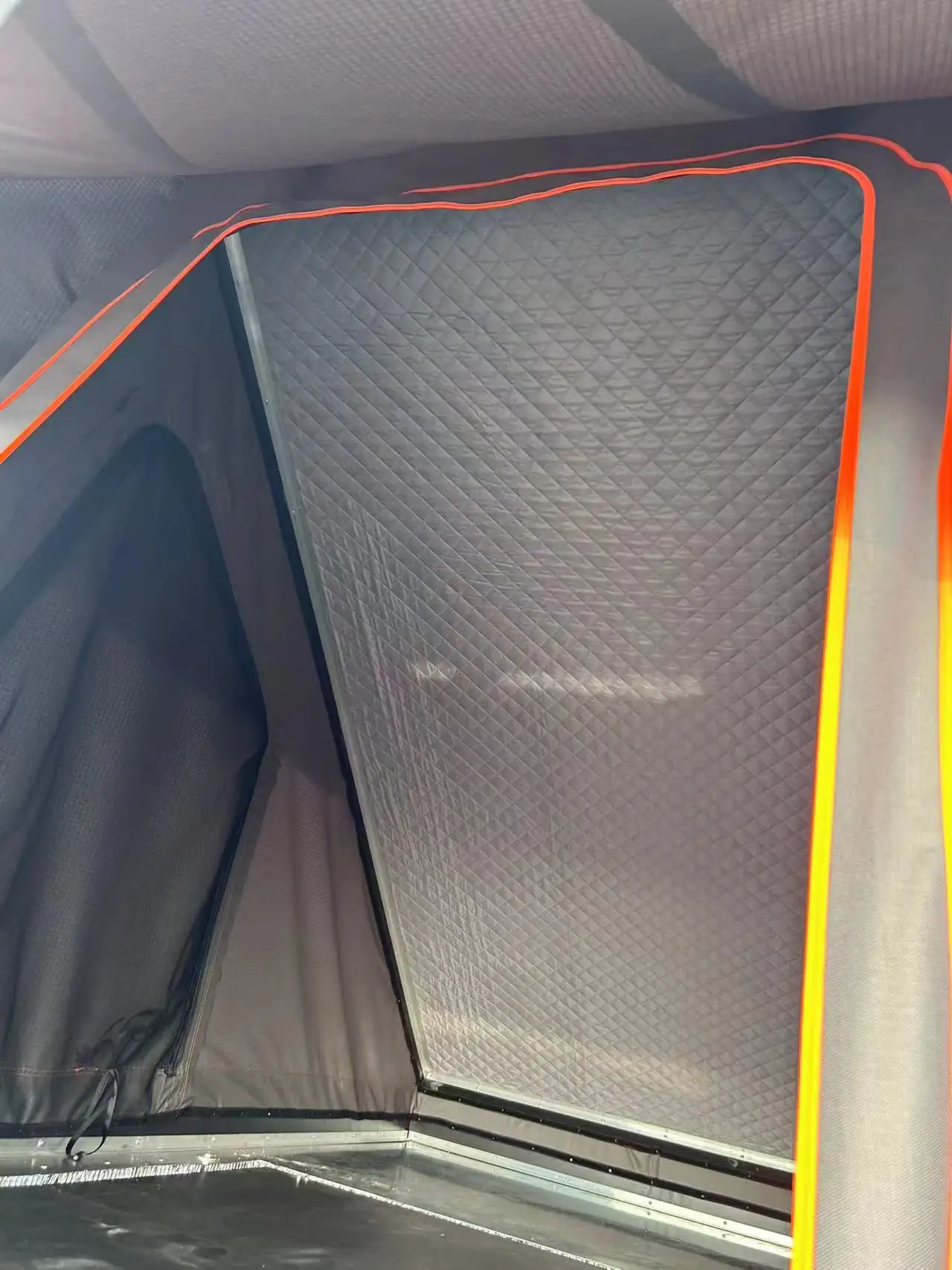 

CoolCar Открытый Кемпинг Outback Tourer Палатка на крыше Треугольная палатка на крыше Палатка для пикапа Лучшее качество Материал из алюминиевого сплава