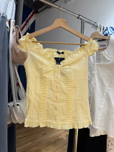 Imagen 2 del producto Blusa plisada ajustada amarilla, camiseta de verano para mujer con volantes y cuello en V, camiseta de manga abombada con una hilera de botones, camisas dulces simples informales