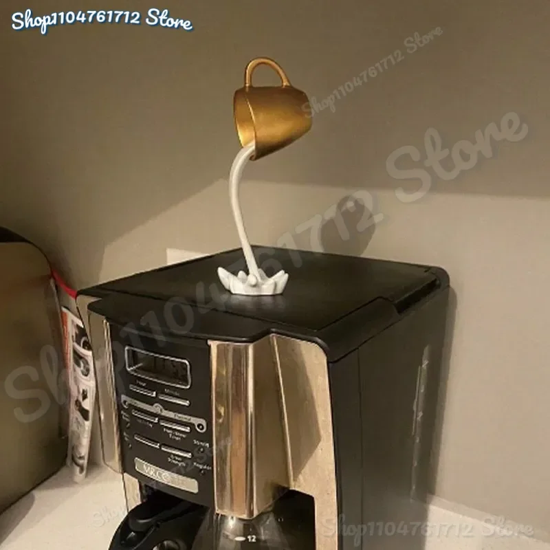 

Floating Spilling Coffee Cup Sculpture Kitchen Decoration Spilling Magic Pouring Splash Creative Desktop Decor Home Decoration