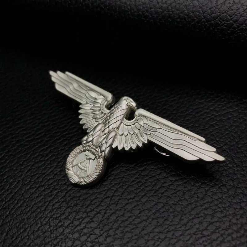 Retro Eagle badge metal decorative buckle badge accessories