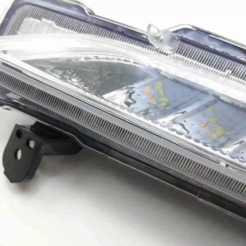 

Front Fog Light Daytime Running Light Turn Signal Light (Yellow Turn Signal Light) For Toyota Yaris 2017 2018