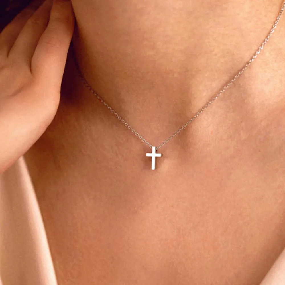 Titanium cross necklace, exquisite cross pendant, minimalist style, suitable as a Christian or baptismal gift for confirmation.