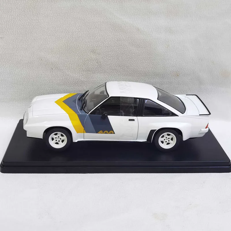 Diecast 1:24 Scale OPEL Manta B 400 Car Alloy Simulation Car Model Toy Collectible Ornaments