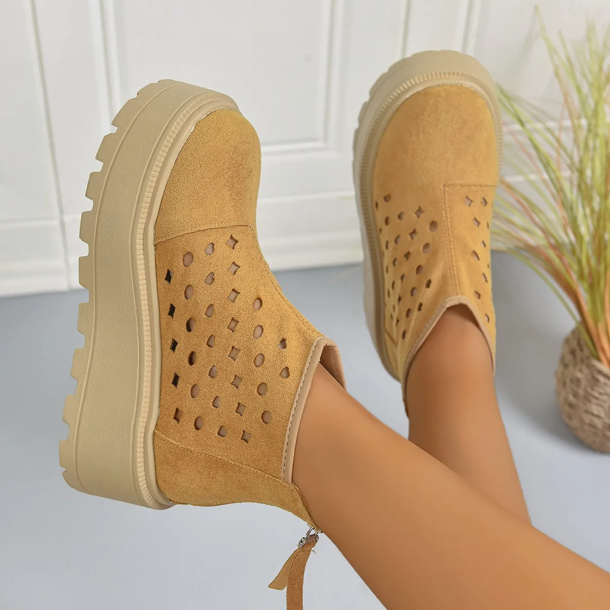 المرأة منصة الأحذية ربيع الخريف موضة ستار وعلى شكل قلب المخرم الجوارب الإناث سميكة سوليد كعب مسطح حذاء من الجلد