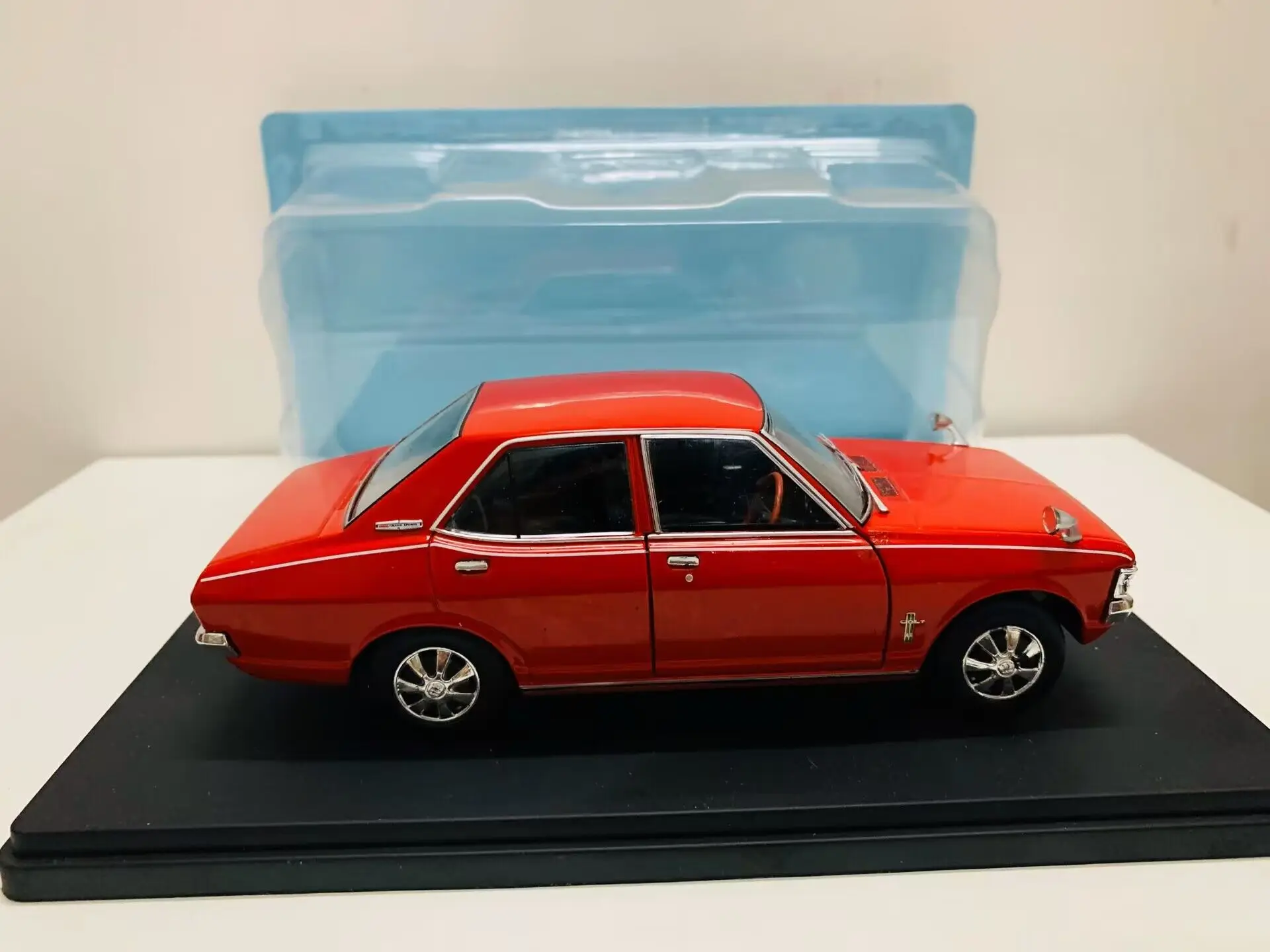 Colt Galant 1969 Red 2 Open Door 1:24 Scale Die-Cast Model Car New