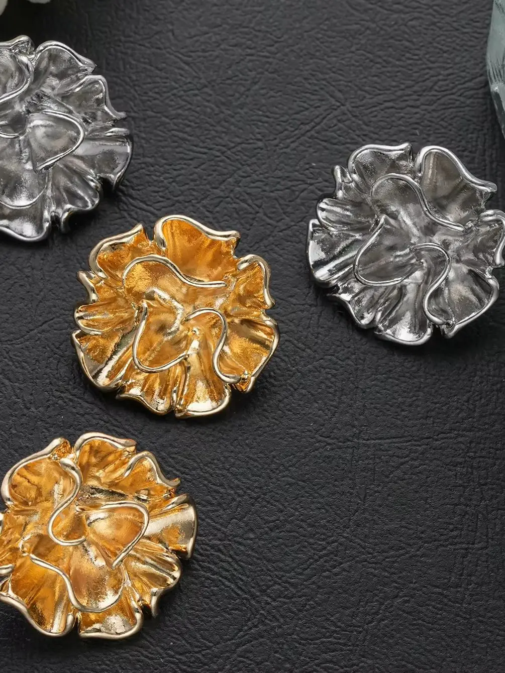 Lèvent en forme de fleur exquis, peut être MES avec des boutons sur les pulls, les olympiques, les jupes et les couvre-chefs, 4 pièces, 8 pièces, 12 pièces par paquet