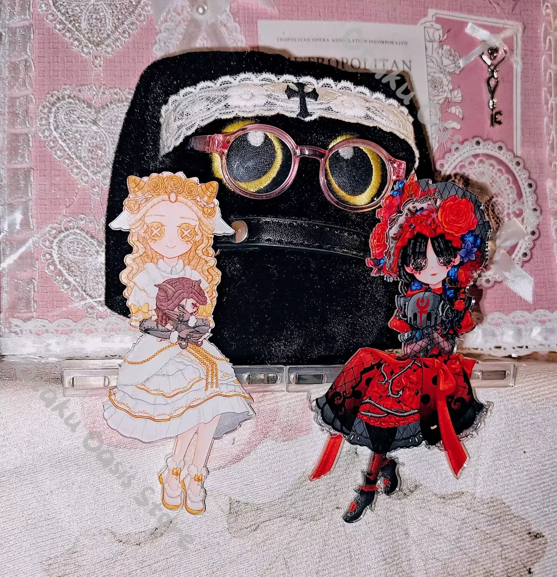 Identity V Memory Chloe Nair Vera Ornement en acrylique de parfumeur, Plaque sur pied Anime Boundless, Décoration Cosplay Mignonne Fangoods