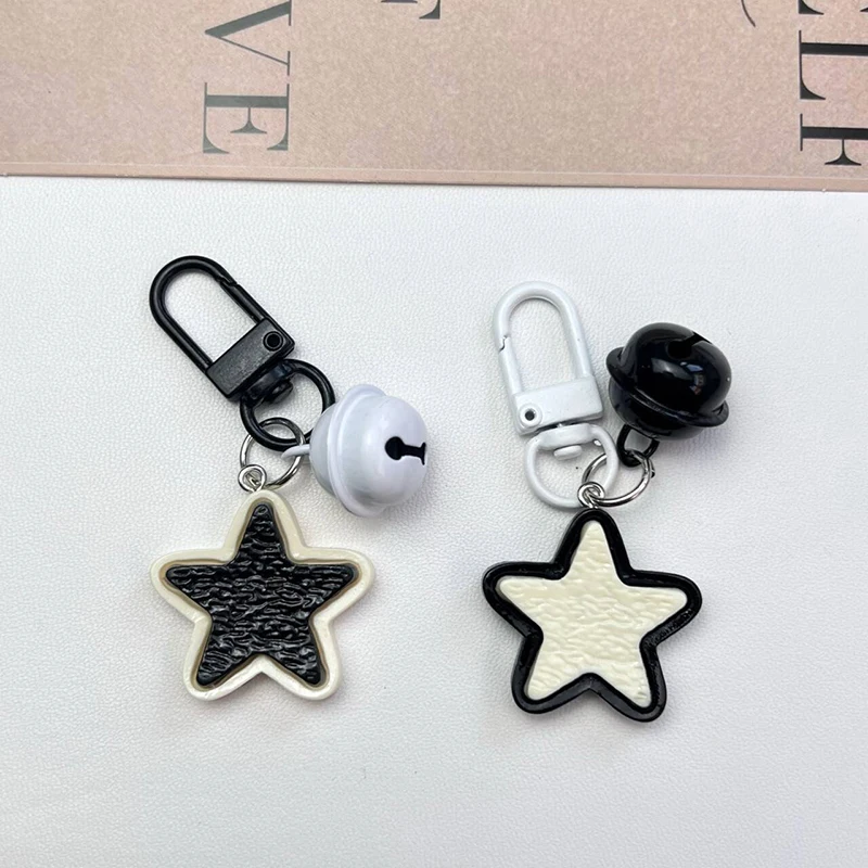 Porte-clés étoile vintage Y2K, porte-clés pentagramme noir et blanc, tendance de la mode, pendentif de sac JOSchool, cadeaux de couple