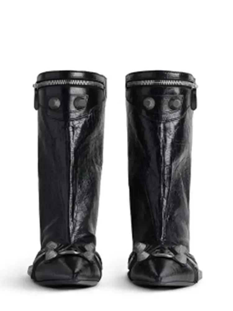 

Новые женские ботинки с заклепками на шпильке 5 см, остроносые, до колена, с широким голенищем, коллекция Осень/Зима 2026