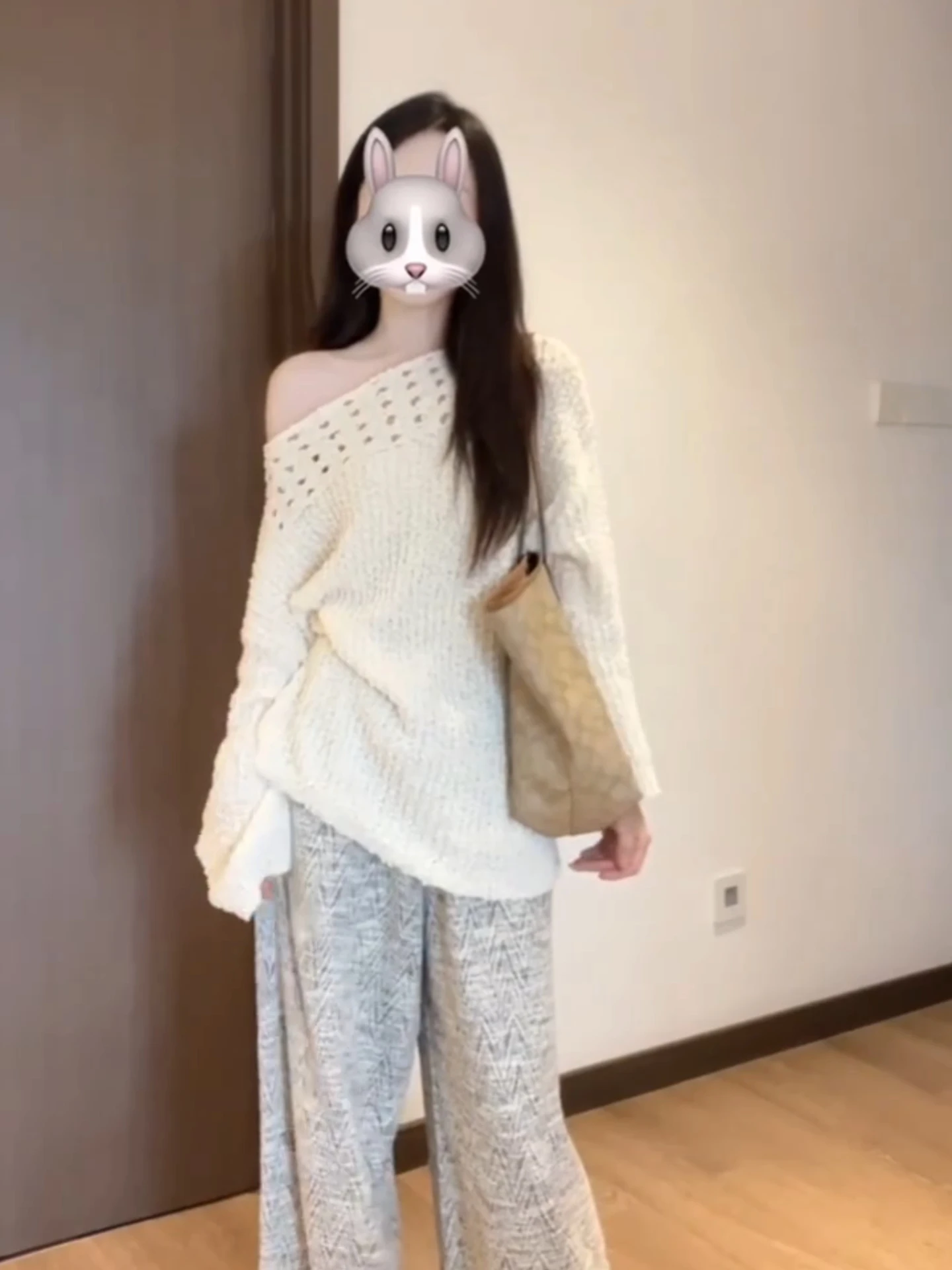 Maglieria scavata testurizzata Autunno Inverno da donna Morbido e accogliente maglione sopra la testa Dimagrante Top pigro Una spalla Sle Colore puro