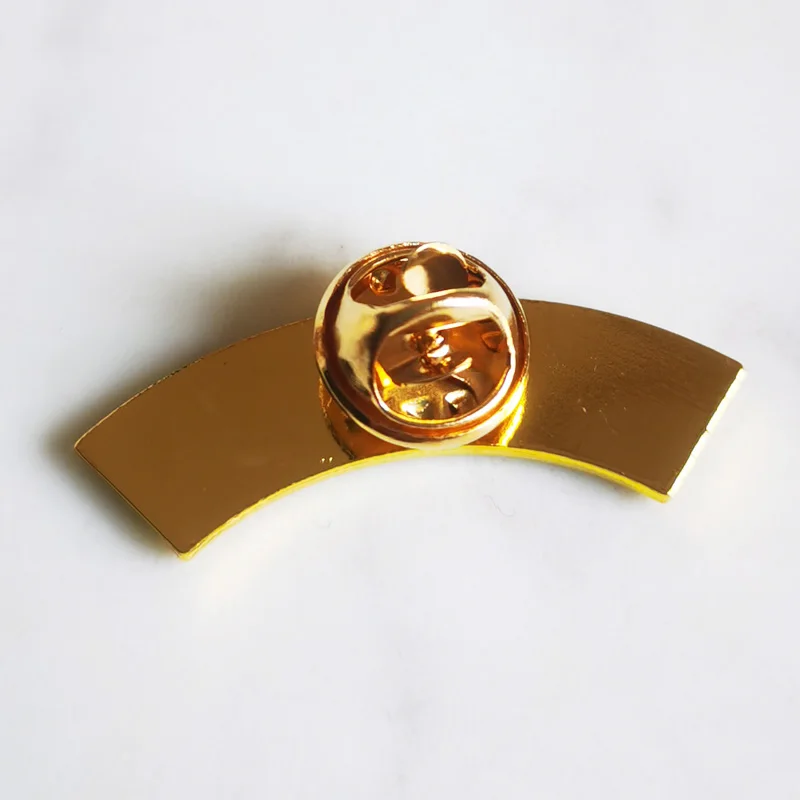 Custom DANMARK Lapel Pin, Arc Shape Friendly Golden DANMARK Enamel Pin with epoxy on the front