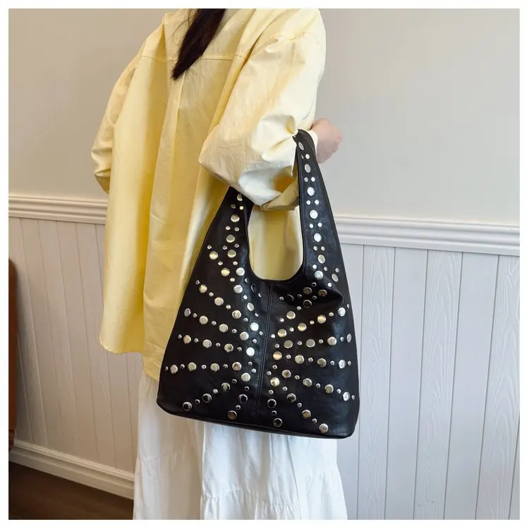 

Retro Rivet Motorcycle Bag Large Capaci Handbag Tote Bag Underarm Faionable Versatile Single oulder Crossbody Bag