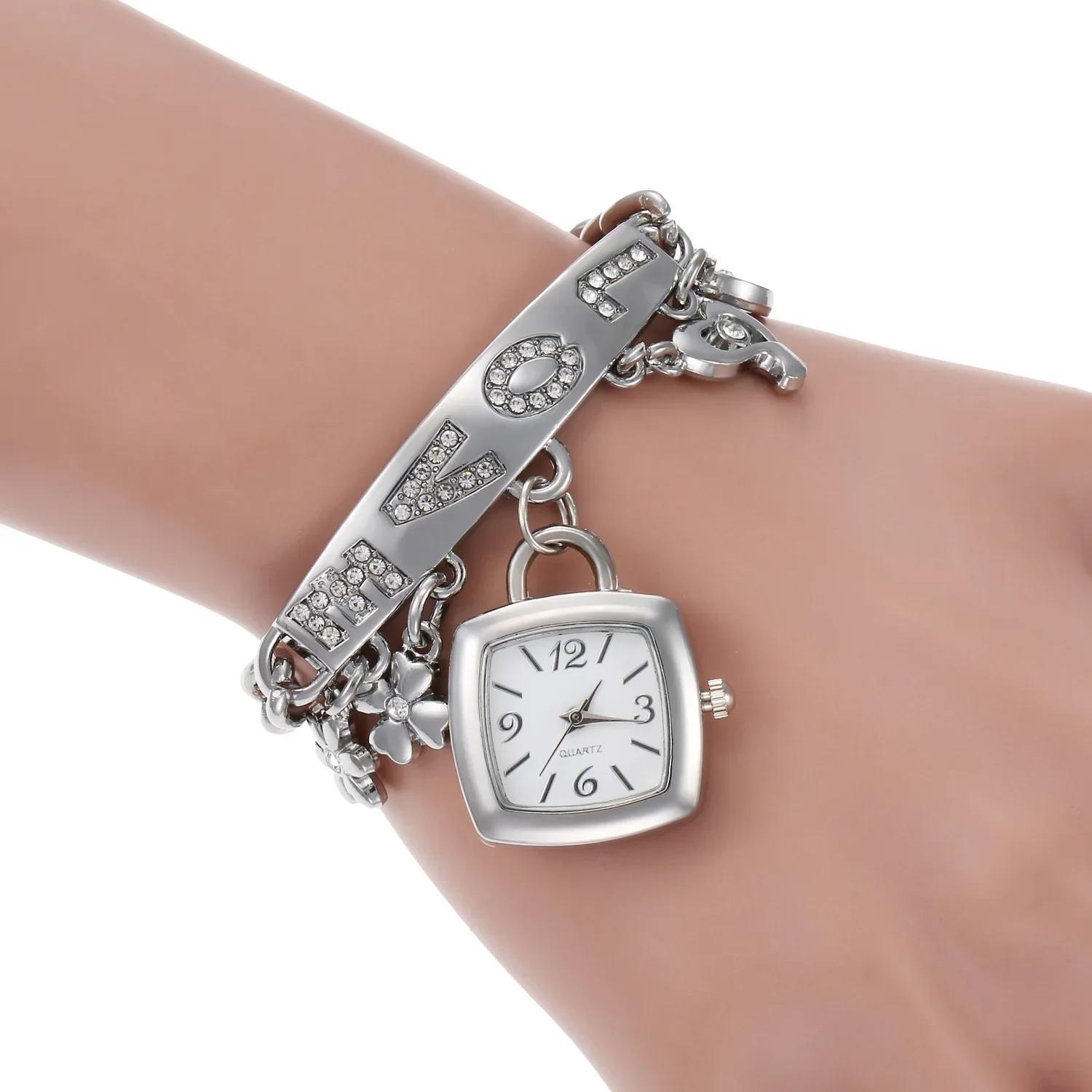 1 new style of girls' fashionable quartz watch set versatile daily wear party Valentine's day party Easter Ramadan Halloween Chr