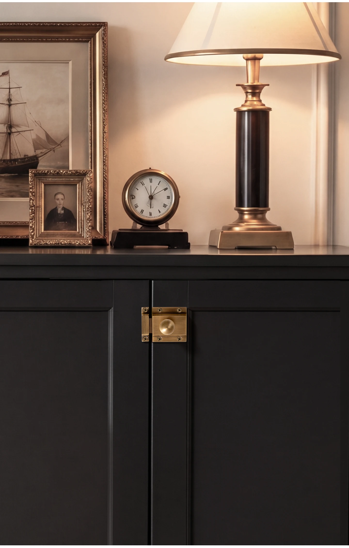 DOOROOM Massiver Messing-Türriegel im Retro-Stil, Sicherheitsschloss, Schnalle, Schranktürgriffe, Weinschrank-Türriegel – Detail 8
