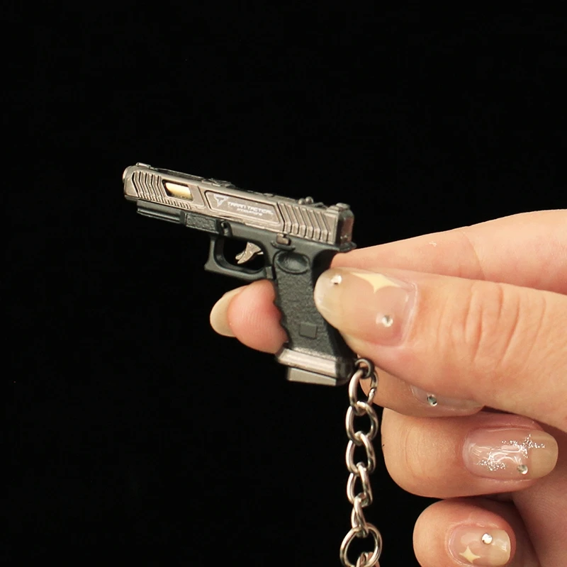 Mini Toy Gun ttiG34 Metalen sleutelhanger Glock Colt 1911 Pistool Wapenmodel Miniatuur Legering Collectie Volwassen hanger Vakantiegeschenken