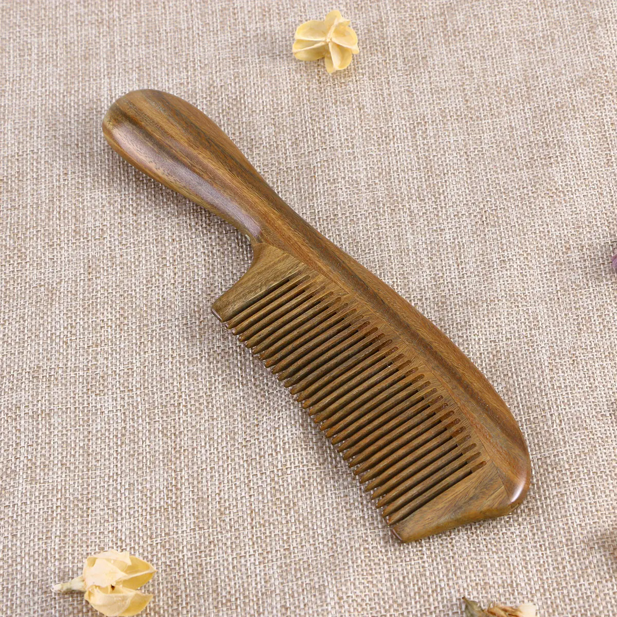 

Деревянная расческа из зеленого сандалового дерева с эргономичной ручкой, гладкими частыми зубьями, антистатическая, для массажа кожи головы и улучшения кровообращения, для ежедневного использования