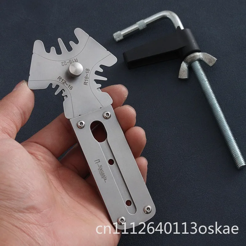 Cracking the zipper problem, easy handling of zipper corners, manual DIY leather tools