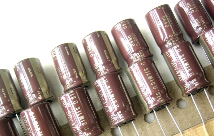 

20pcs/lot Original Japanese ELNA SILMIC II RFS 50v 47uf Silk Film Copper Fever Electrolytic Capacitor Brown free shipping