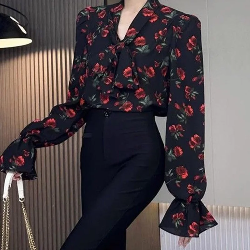 Korean Ladies Fashion Interior Lapping Spring Autumn Long Sleeve Tops Printing Elegant Women\'s Clothing V-neck 2024 New Blouses