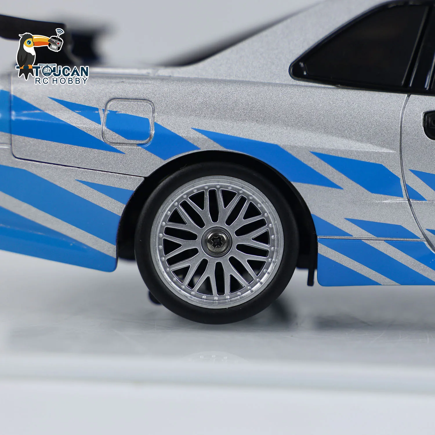 

LDRC 1/18 Scale 4X2 RC Racing Car RWD High Speed Gyroscope LED Lights Remote Control Drift Vehicle Model for Adults