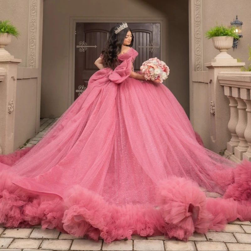 فساتين Quinceanera الوردية اللامعة قبالة الكتف زين الدانتيل الديكور المتدرج تول مشد حفلة عيد ميلاد الحلو 16 فستان فيستدوس